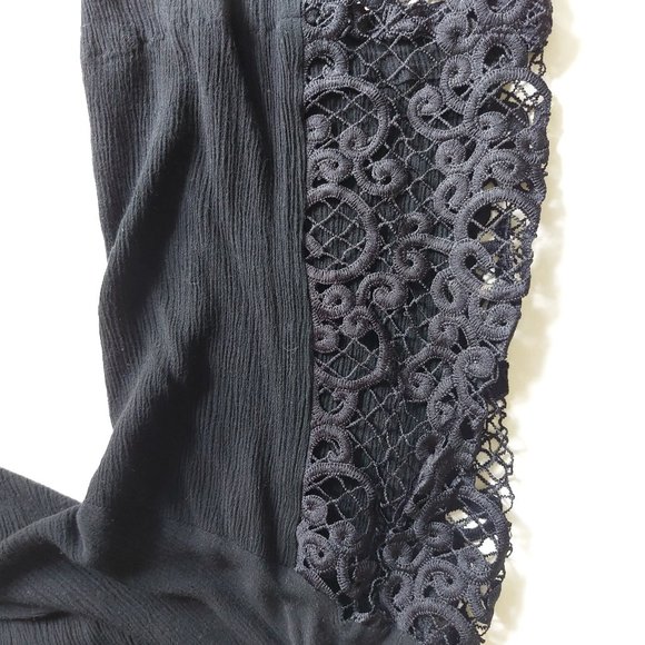 Black lacy shawl - Picture 5 of 9